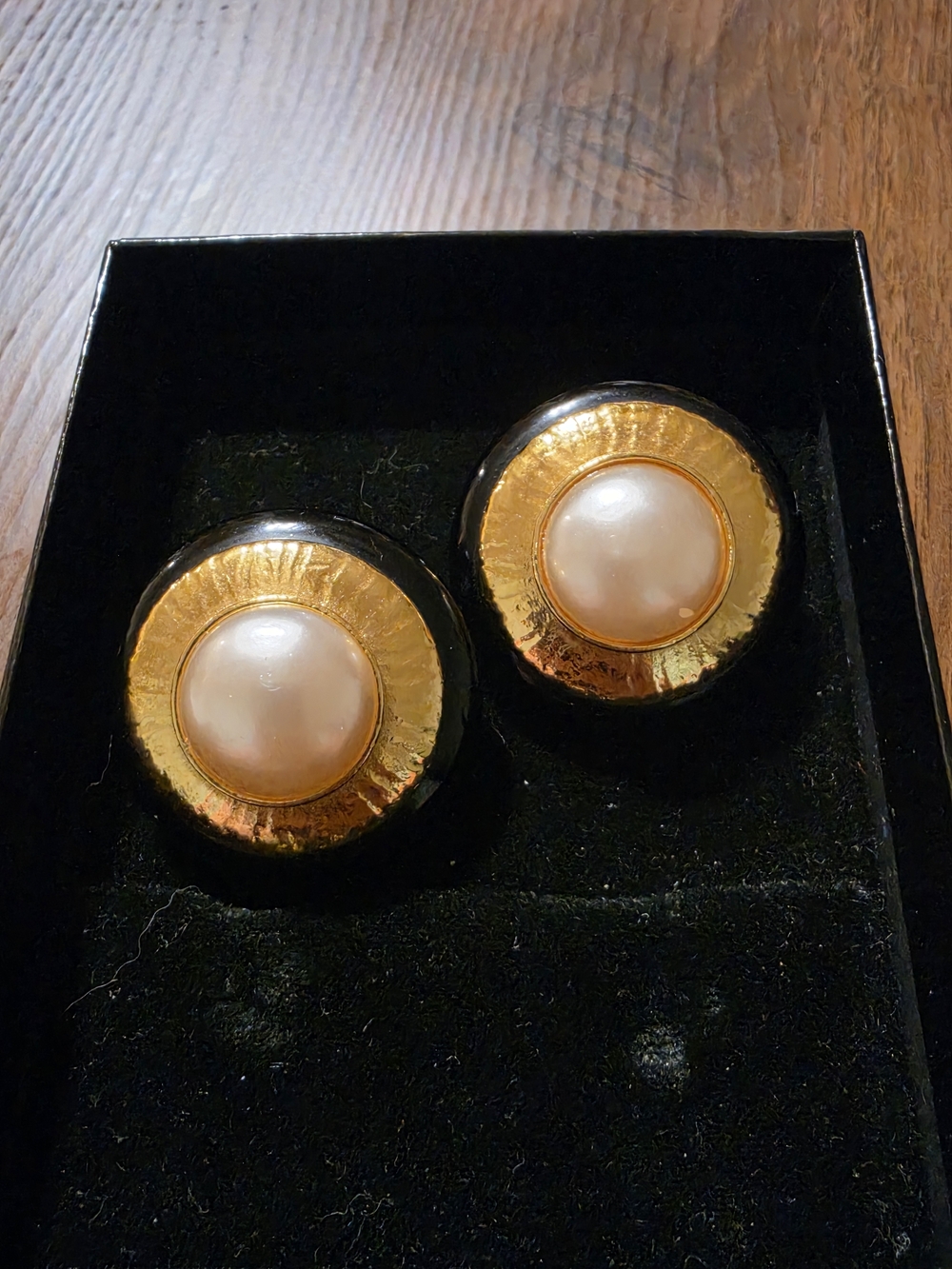 Chanel Vintage Gold-Tone Pearl Button Clip On Earrings W/ COA - Picture 2 of 7